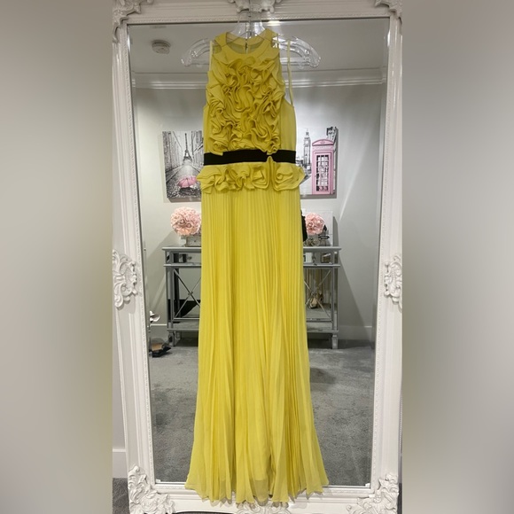 BCBG canary yellow raffle front dress with beautiful pleating - Picture 7 of 7